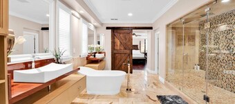 Brentwood Posh 5-Bedroom w/steam shower near hwy