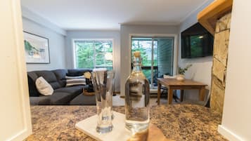 Télévision, cheminée