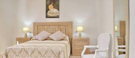 3 bedrooms, iron/ironing board, bed sheets