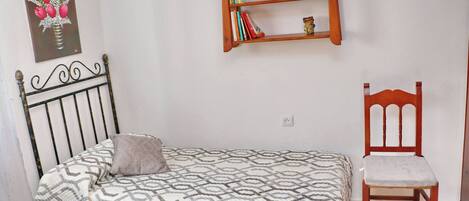 3 chambres, fer et planche à repasser, draps fournis