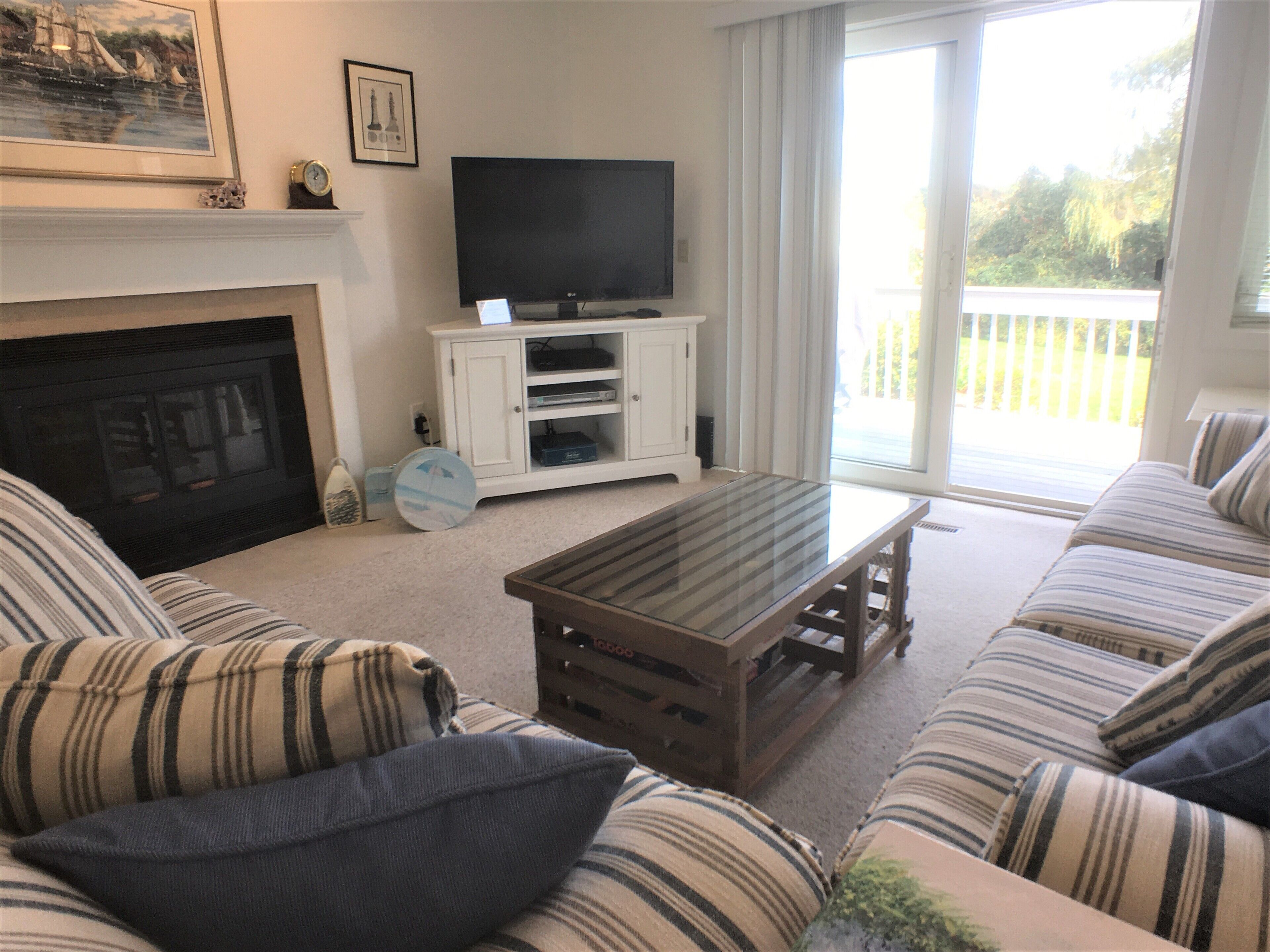 Mariner Court residence with central AC, access to the Association Beach, Tennis, and Pool.
