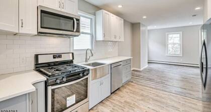 Comfortable Clean Apartment close to all major highways, food and entertainment