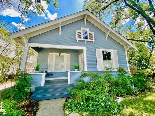 Historic home, Heated Mini Pool, near downtown San Antonio! Walk to Zoo & Witte!