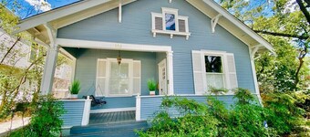 Historic home, Heated Mini Pool, near downtown San Antonio! Walk to Zoo & Witte!