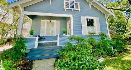 Historic home, Heated Mini Pool, near downtown San Antonio! Walk to Zoo & Witte!