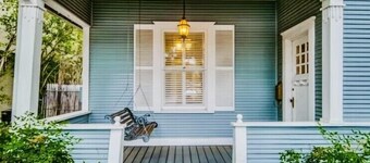 Historic home, Heated Mini Pool, near downtown San Antonio! Walk to Zoo & Witte!
