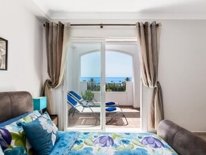 2 bedrooms, iron/ironing board, Internet, bed sheets