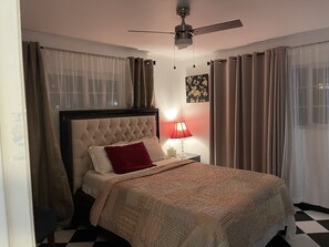 6 bedrooms, desk, iron/ironing board, free WiFi