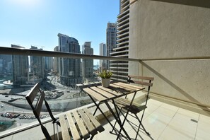 Exterior - BBL - Stylish 1BR with balcony in Marina (Dubai)