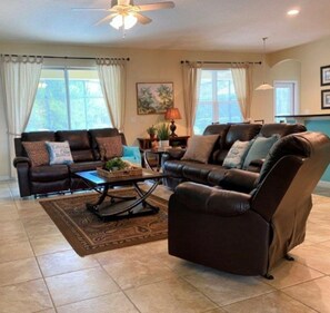 Casa, 5 habitaciones | Sala de estar