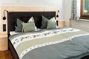 2 bedrooms, Internet, bed sheets - Vacation apartment Hohes Brett for 1-4 persons, approx. 86 sqm, 2 bedrooms, living room, kitchen, balcony (Bischofswiesen)