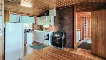 Fridge, microwave, dishwasher, cookware/dishes/utensils