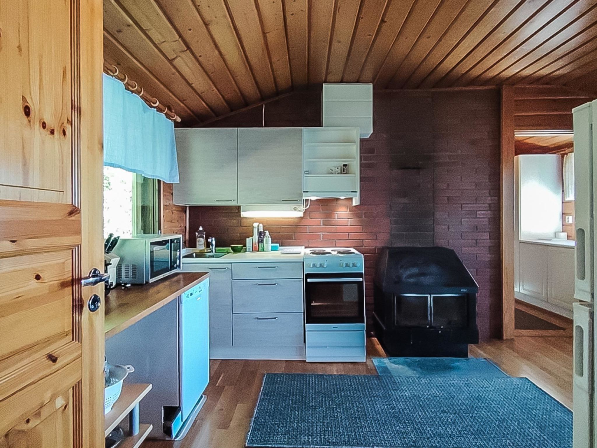 冷蔵庫、電子レンジ、食器洗い機、調理器具と食器