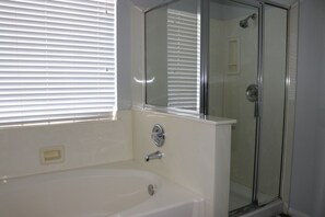 Kombination af bruser/badekar