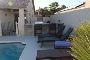 Outdoor pool - Beautiful oasis !!!! 10 minutes to the EDC festival (North Las Vegas)