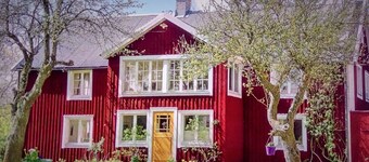 Charming house on a parceled off farm - 5 minutes to beach, restaurants and shops