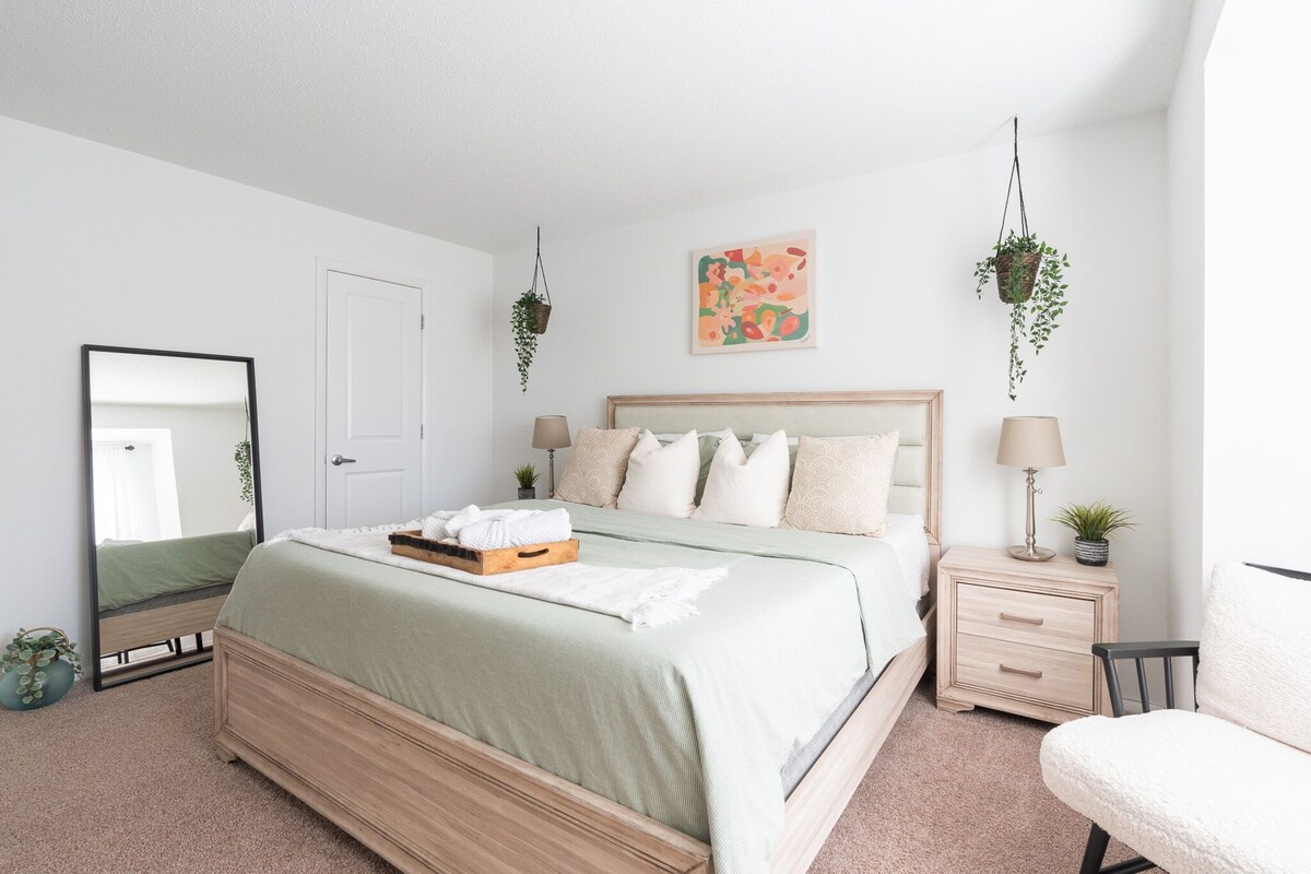 King Suite ♛ South Charlotte | Free Parking & Pool