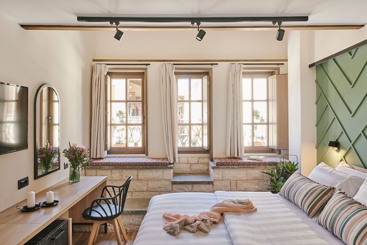 Deluxe Double Room | 1 bedroom, hypo-allergenic bedding, minibar, in-room safe