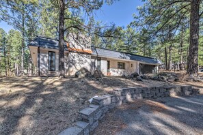 Exterior - Ruidoso Getaway w/ Deck - 16 Mi to Ski Apache (Ruidoso)