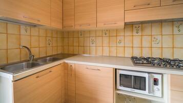 Kylskåp, mikrovågsugn och diskmaskin