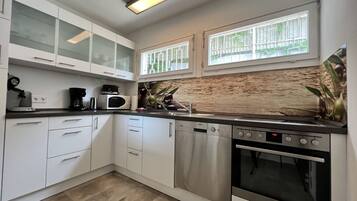 雪櫃、焗爐、爐具、洗碗機