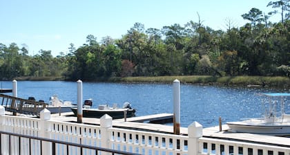 Steinhatchee Landing Resort -Cross Creek #2-Dog Friendly **THIRD NIGHT FREE**