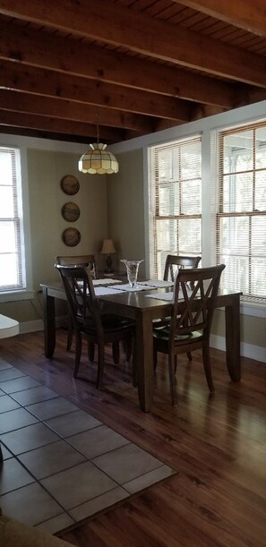 Dining - Steinhatchee Landing Resort -Cross Creek #2-Dog Friendly **THIRD NIGHT FREE** (Steinhatchee)