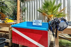A storage container with a sign indicating it contains BCD's wetsuits and fins. - Den Laman Tuna directly on the sea with amazing views (Kralendijk)