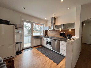 Refrigerador, horno, parrilla de estufa y lavavajillas