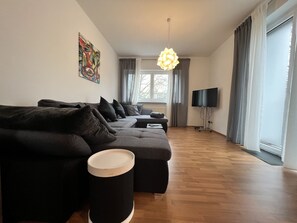 Fernseher, Tischtennisplatte