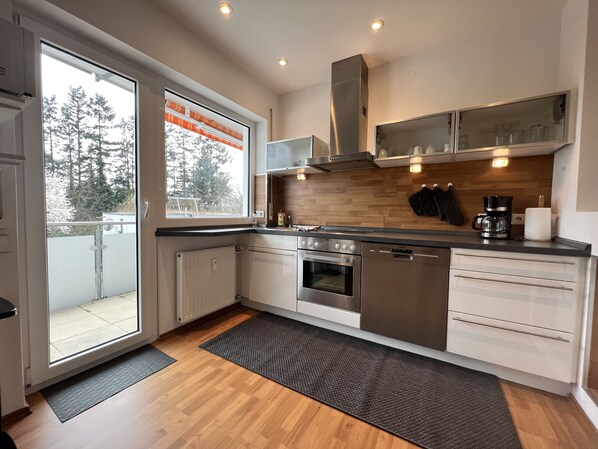 Refrigerador, horno, parrilla de estufa y lavavajillas