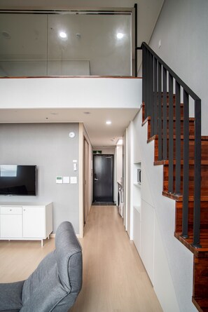 Cubrecamas, colchones con pillow-top y escritorio