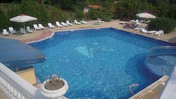 Indoor pool, outdoor pool