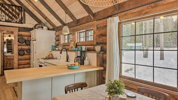 Fridge, stovetop, coffee/tea maker, toaster