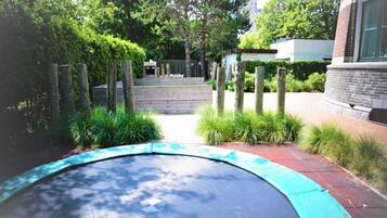 Tina de hidromasaje al aire libre