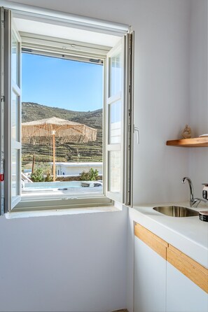 Executive Suite, Hot Tub | 2 bedrooms, Egyptian cotton sheets, premium bedding, pillowtop beds
