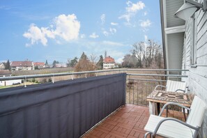 Outdoor dining - Attic Apartment "Tasoli" with Mountain View & Balcony (Lindau)