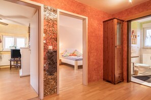 2 bedrooms, iron/ironing board, free WiFi, bed sheets - Attic Apartment "Tasoli" with Mountain View & Balcony (Lindau)