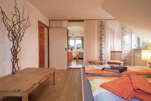 2 makuuhuonetta, silitysrauta/-lauta, ilmainen Wi-Fi, vuodevaatteet