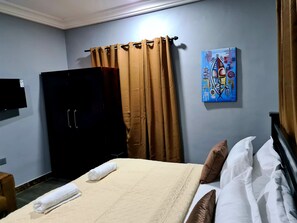2 bedrooms, iron/ironing board, free WiFi