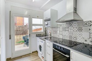 Refrigerador, microondas, horno, placa de cocina