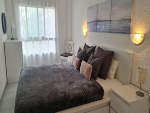 3 bedrooms, iron/ironing board, free WiFi, bed sheets - Apartment Mar Dor Pool View 030 with Terrace, Shared Pool & Wi-Fi (L'Estartit)