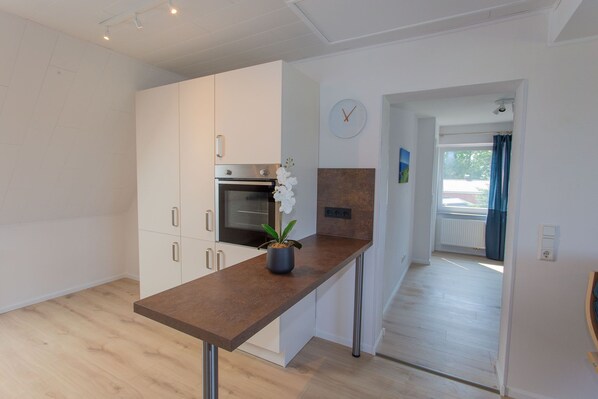 Réfrigérateur, four, plaque de cuisson, lave-vaisselle