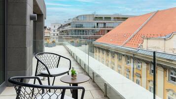 Superior with terrace | Hypo-allergenic bedding, minibar, in-room safe, laptop workspace