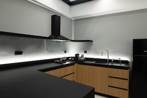 Premium Suite | Private kitchen | Espresso maker, coffee/tea maker, electric kettle