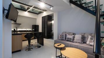 Premium Suite | Egyptian cotton sheets, premium bedding, in-room safe, blackout drapes