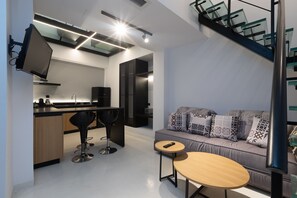 Premium Suite | Egyptian cotton sheets, premium bedding, in-room safe, blackout drapes - The Fountain Athens (Athens)