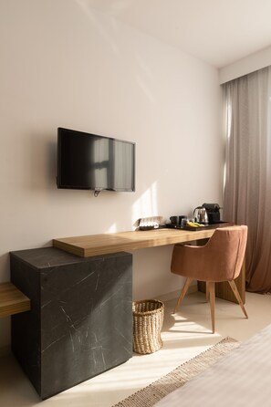 Superior Double Room | Egyptian cotton sheets, premium bedding, in-room safe, blackout drapes - The Fountain Athens (Athens)