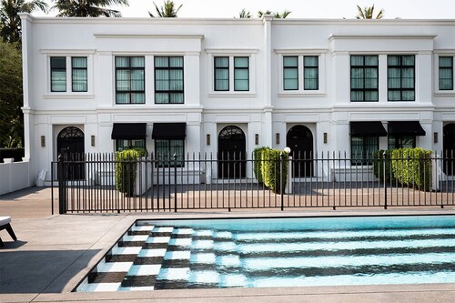 Luxury Town-House incl free car service with chauffeur