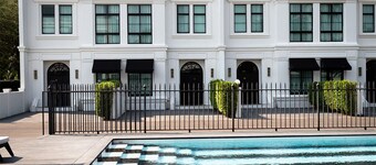 Luxury Town-House incl free car service with chauffeur